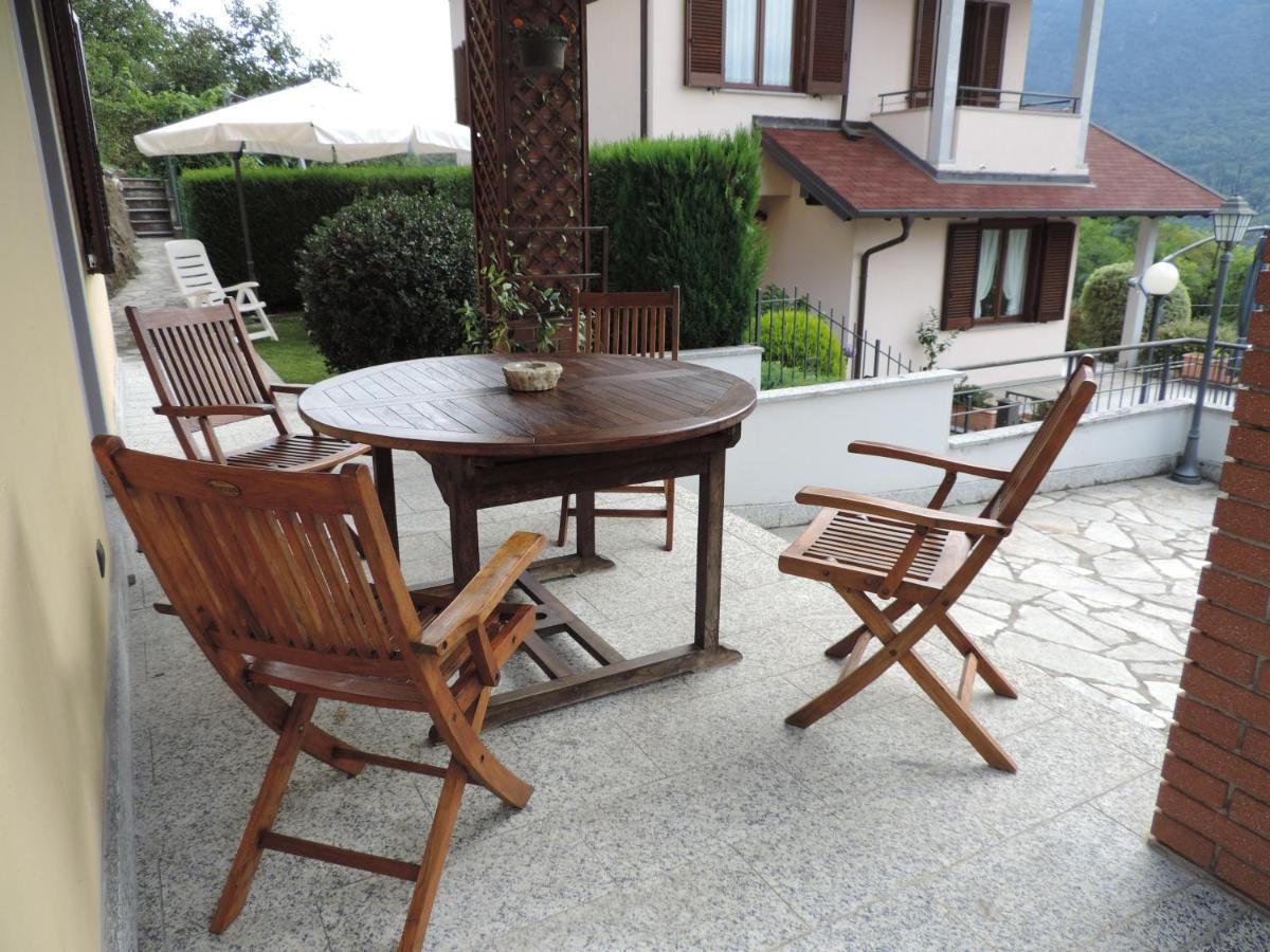 Casa Vacanza Il Glicine Casale Corte Cerro Dış mekan fotoğraf
