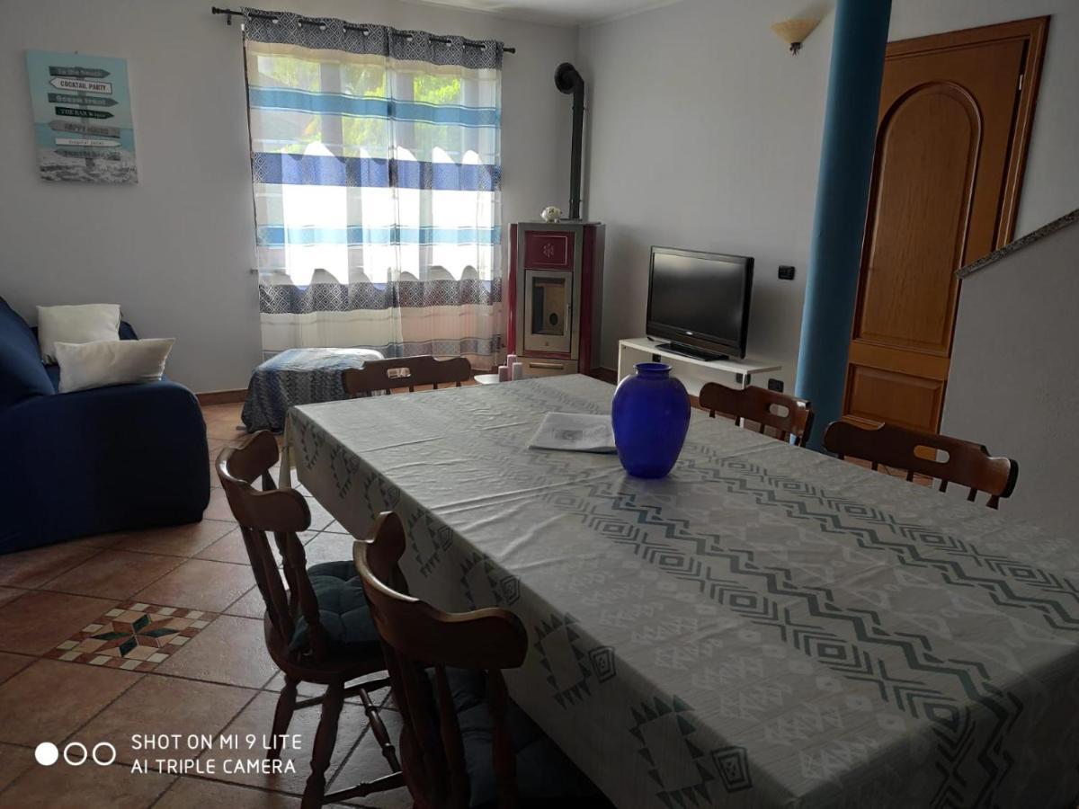 Casa Vacanza Il Glicine Casale Corte Cerro Dış mekan fotoğraf