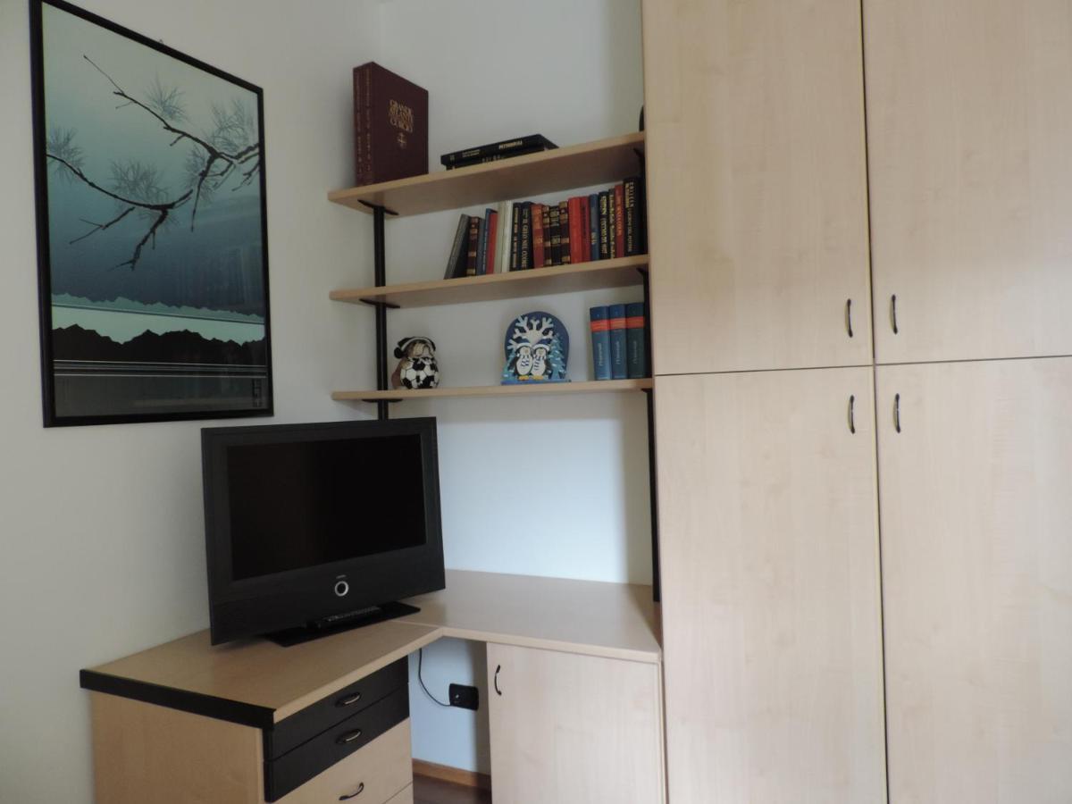 Casa Vacanza Il Glicine Casale Corte Cerro Dış mekan fotoğraf