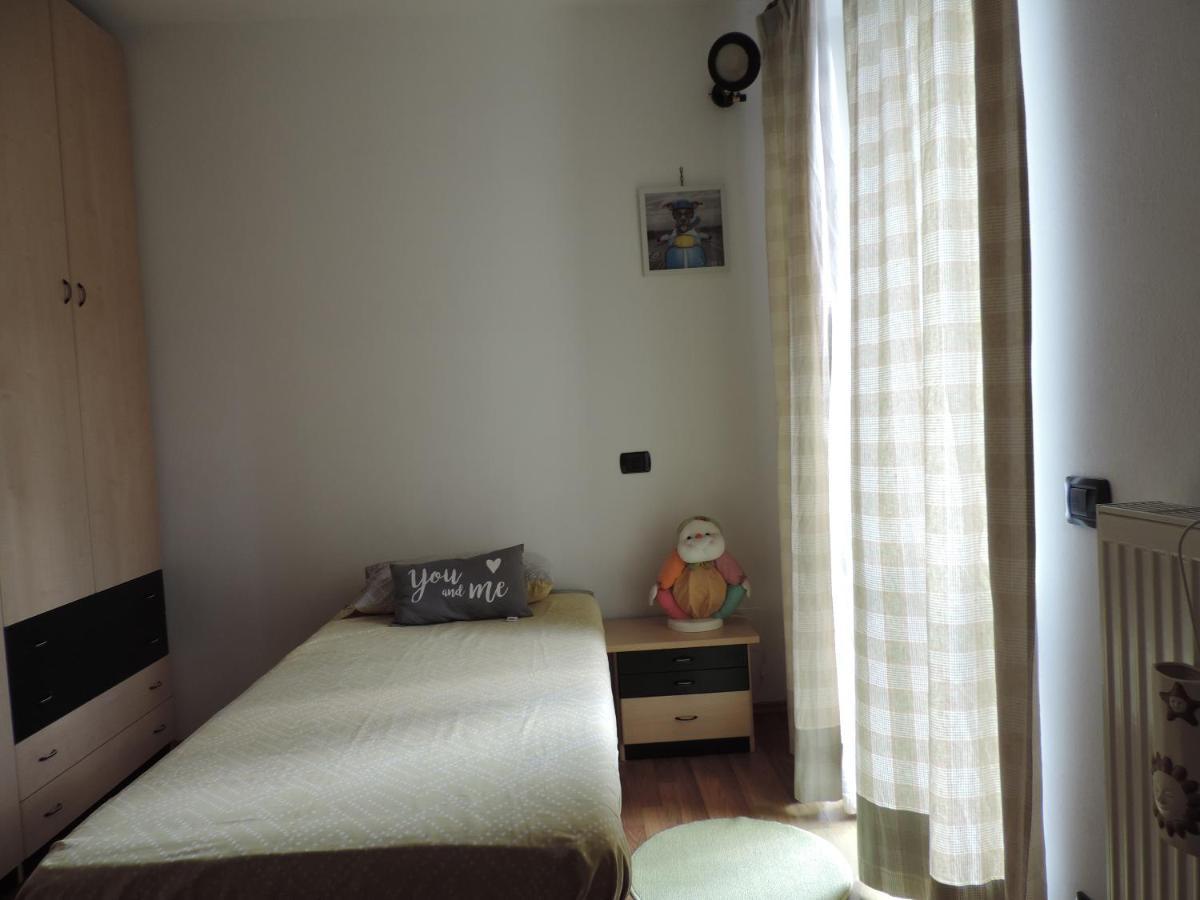 Casa Vacanza Il Glicine Casale Corte Cerro Dış mekan fotoğraf