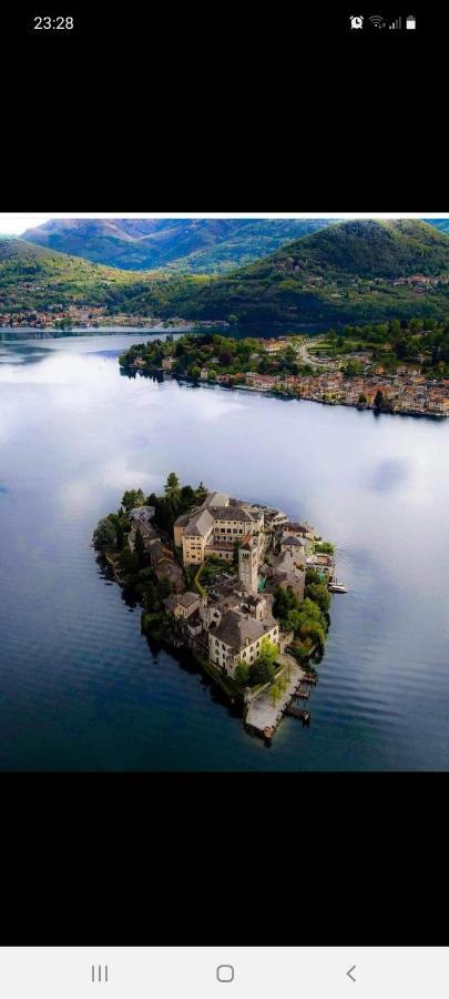Casa Vacanza Il Glicine Casale Corte Cerro Dış mekan fotoğraf