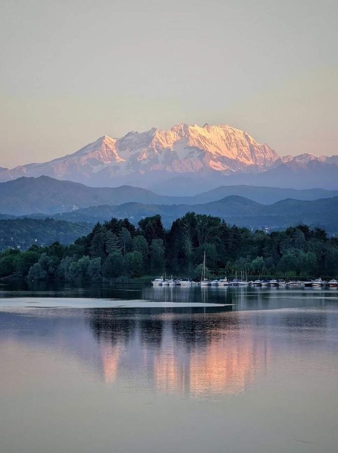 Casa Vacanza Il Glicine Casale Corte Cerro Dış mekan fotoğraf