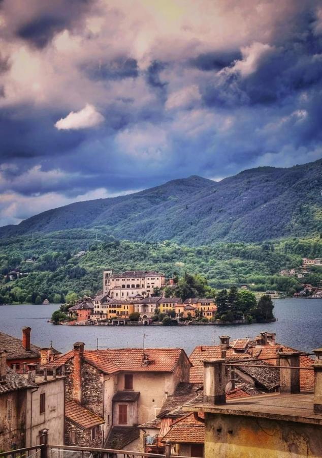 Casa Vacanza Il Glicine Casale Corte Cerro Dış mekan fotoğraf