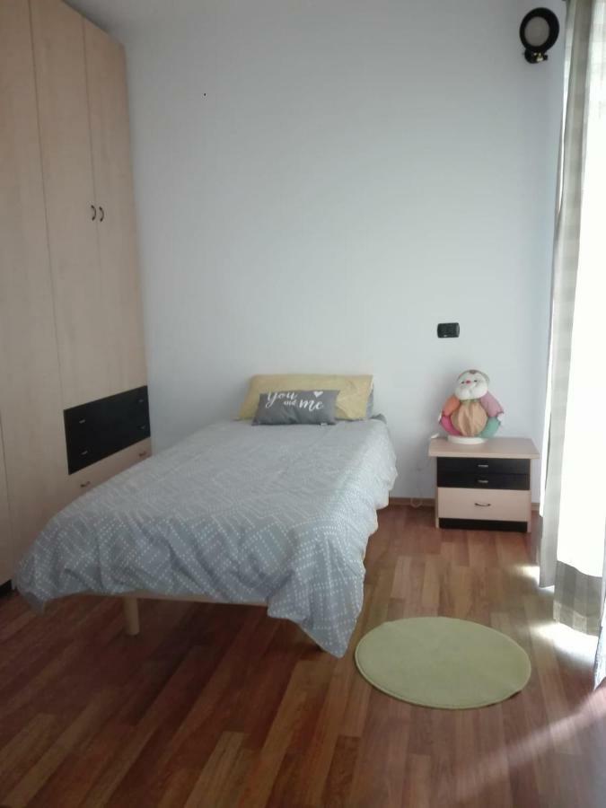 Casa Vacanza Il Glicine Casale Corte Cerro Dış mekan fotoğraf