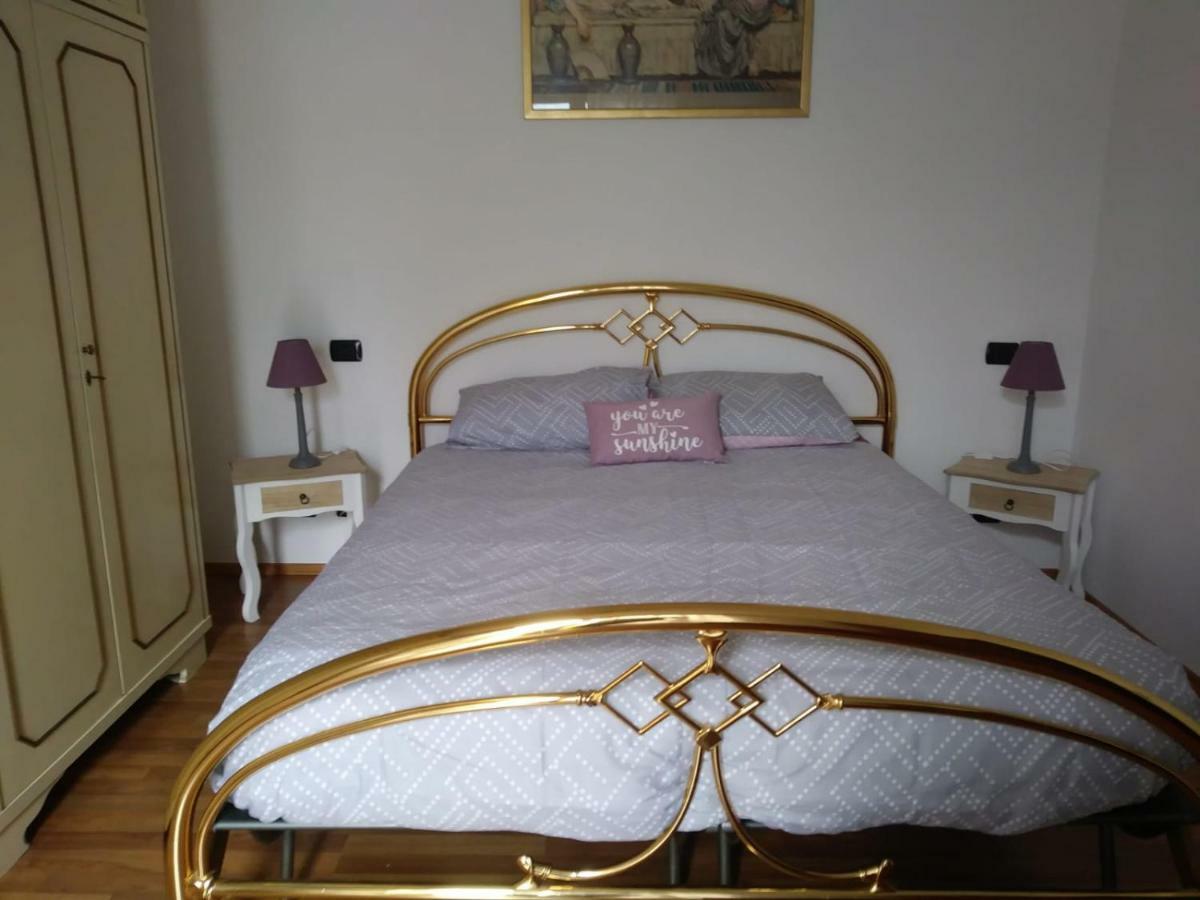 Casa Vacanza Il Glicine Casale Corte Cerro Dış mekan fotoğraf
